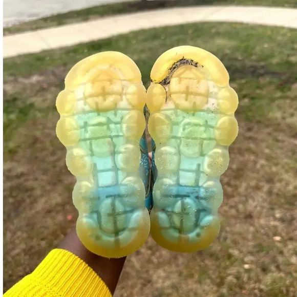 Disney Frozen Toddler Girl Athletic Light Up Sneakers Size 9 - Picture 8 of 10